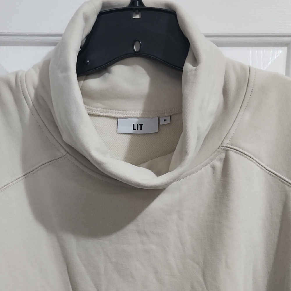 Cozy Oversized Two Tone Turtleneck Sweater With Pockets - Picture 3 of 10